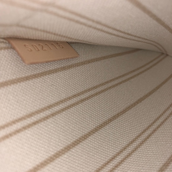 Louis Vuitton DamierAzur Neverfull Wristlet Clutch - Picture 9 of 9